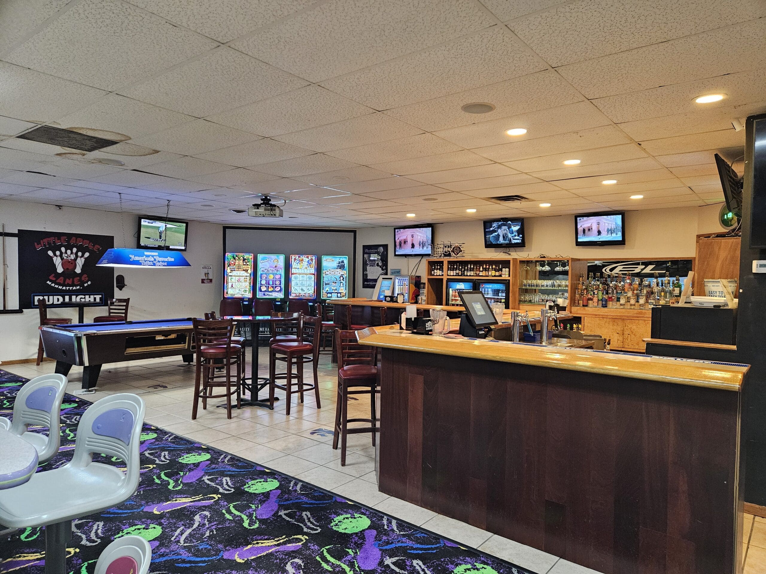 Sports bar 1